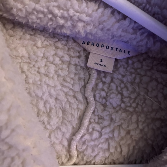 Aeropostale Size Small Jacket Fur Color Crème - Picture 2 of 2